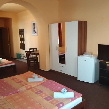Hotel Jaro Melnik Ngoại thất bức ảnh