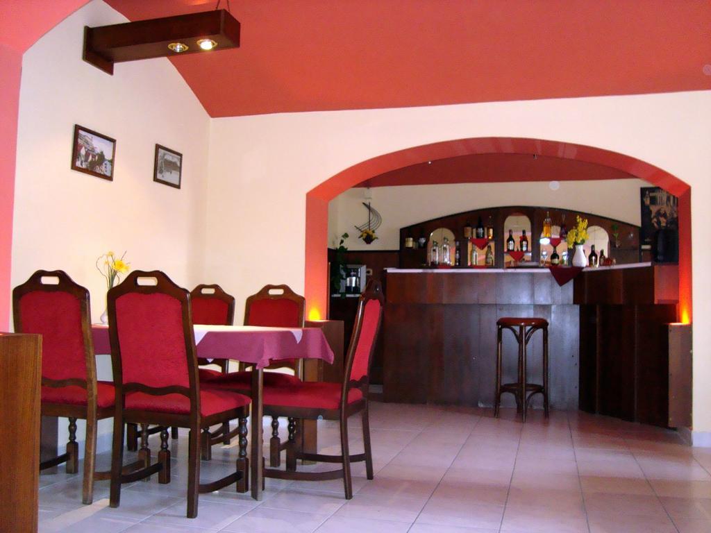 Hotel Jaro Melnik Ngoại thất bức ảnh