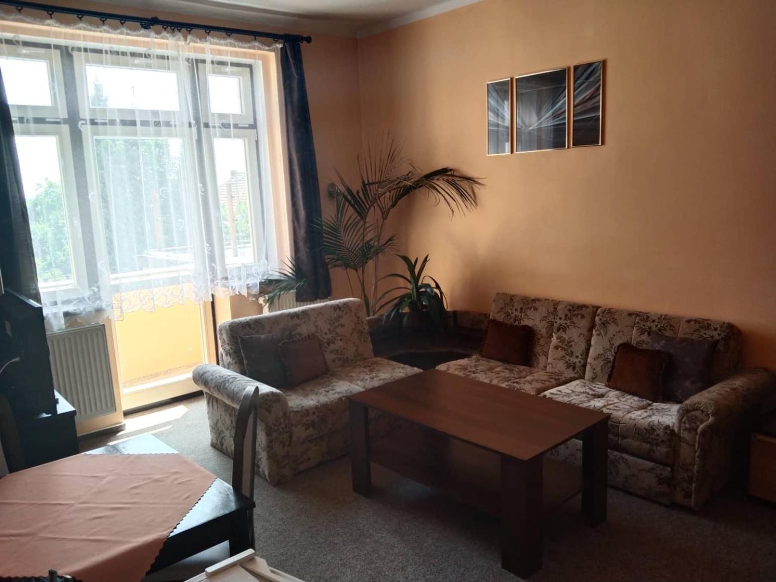 Hotel Jaro Melnik Ngoại thất bức ảnh
