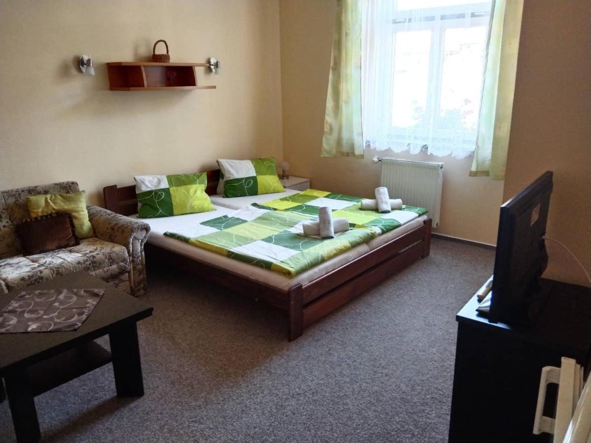 Hotel Jaro Melnik Ngoại thất bức ảnh