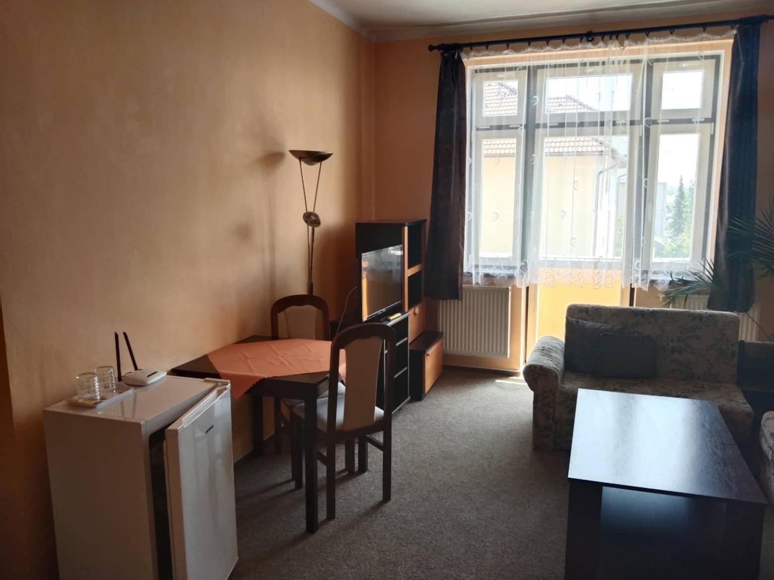 Hotel Jaro Melnik Ngoại thất bức ảnh