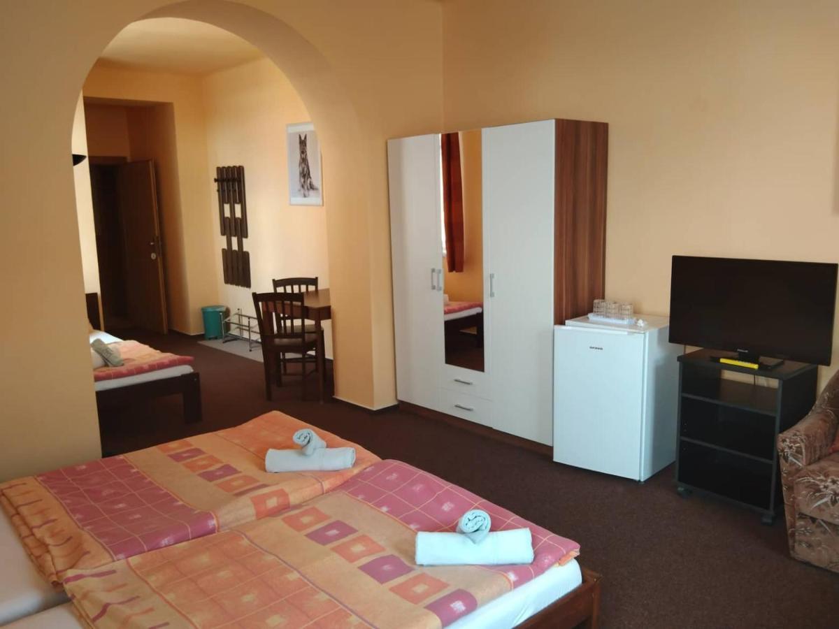 Hotel Jaro Melnik Ngoại thất bức ảnh