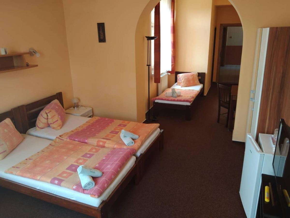 Hotel Jaro Melnik Ngoại thất bức ảnh