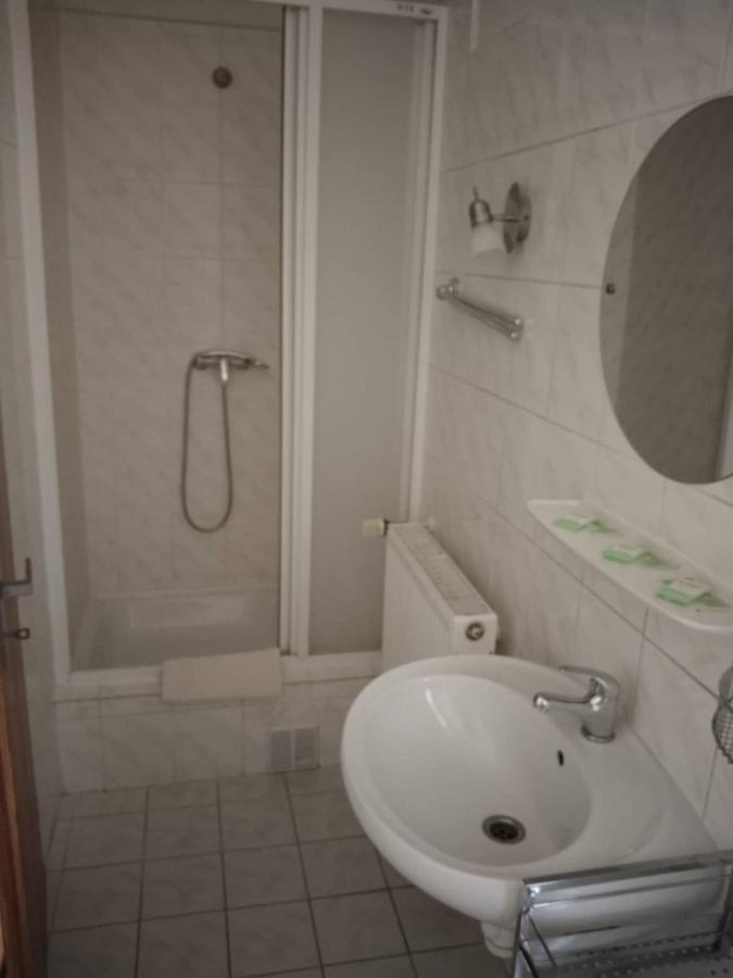 Hotel Jaro Melnik Ngoại thất bức ảnh