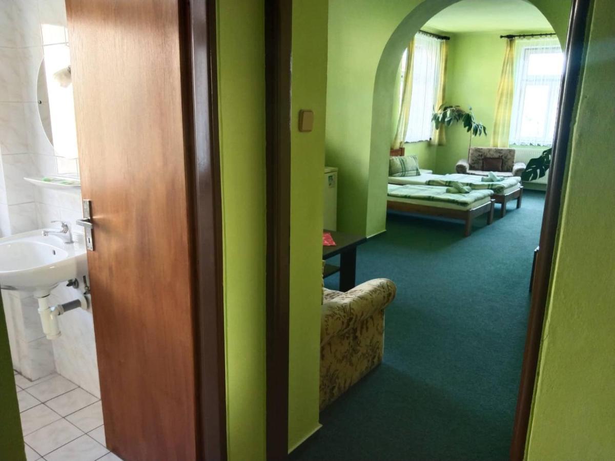 Hotel Jaro Melnik Ngoại thất bức ảnh