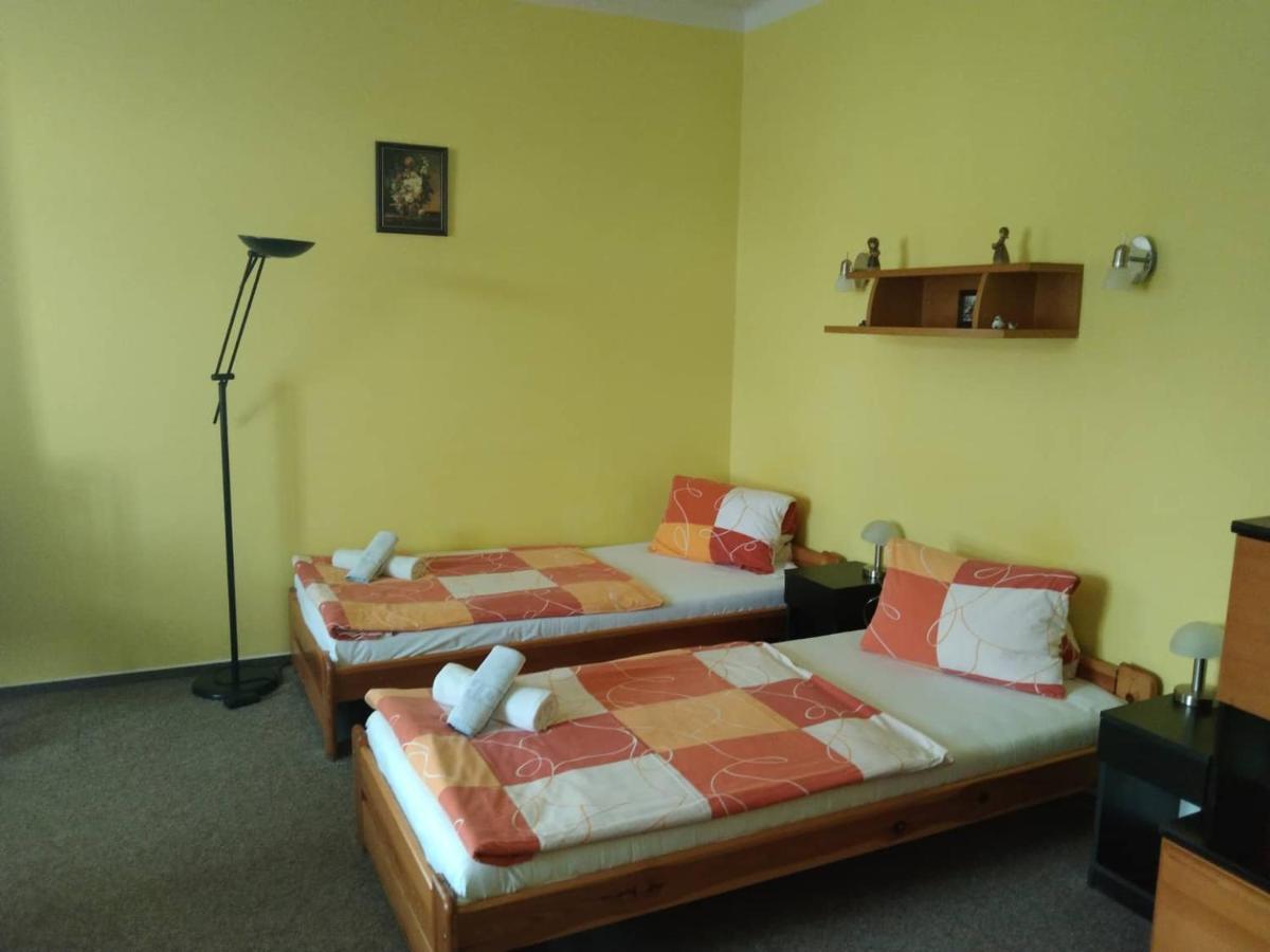 Hotel Jaro Melnik Ngoại thất bức ảnh