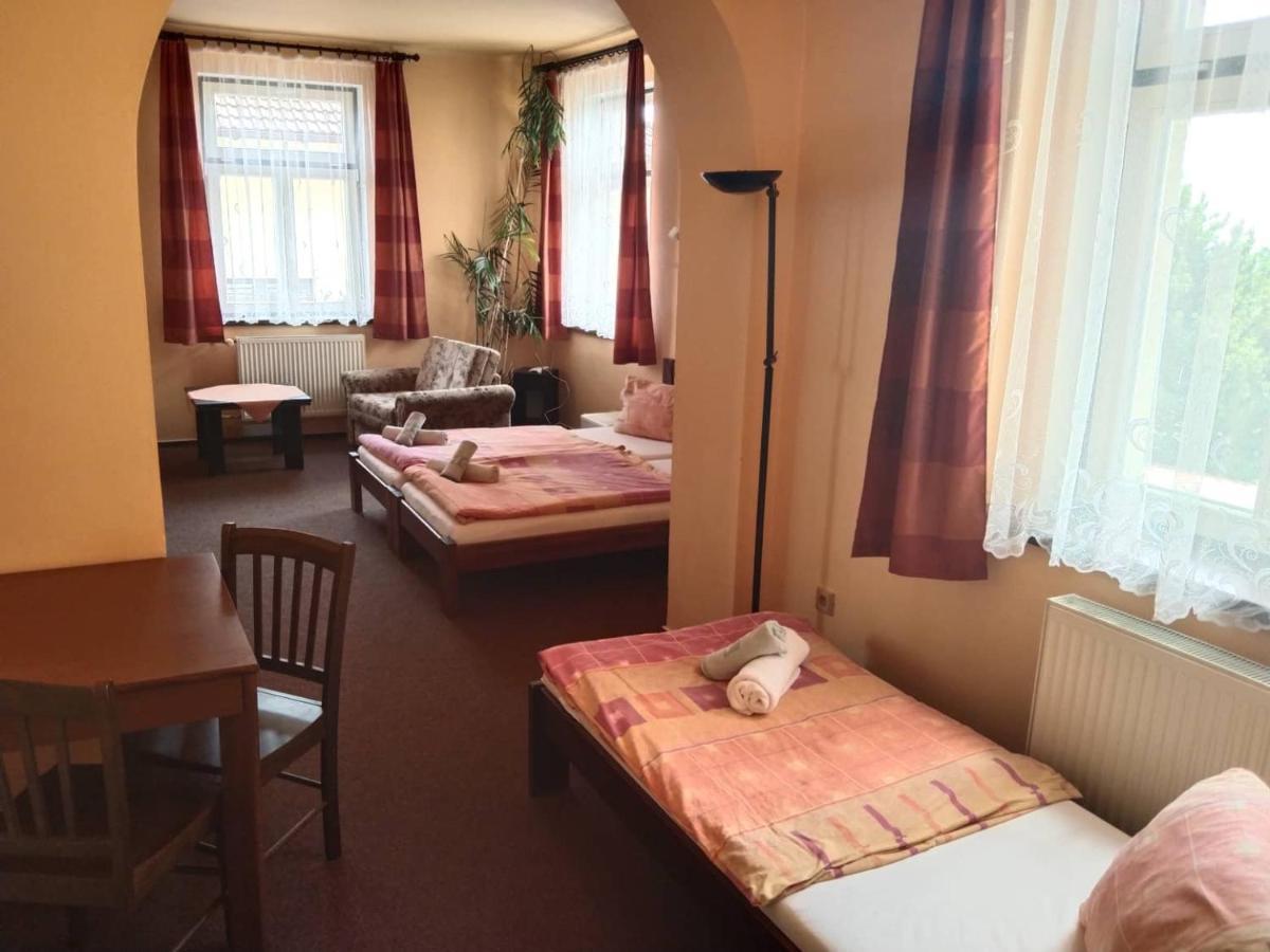 Hotel Jaro Melnik Ngoại thất bức ảnh