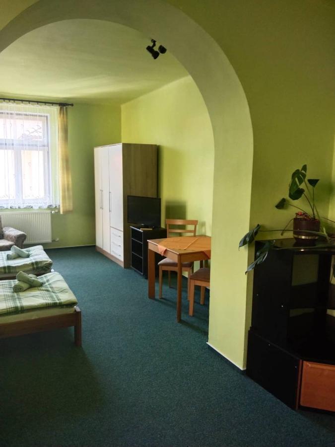 Hotel Jaro Melnik Ngoại thất bức ảnh